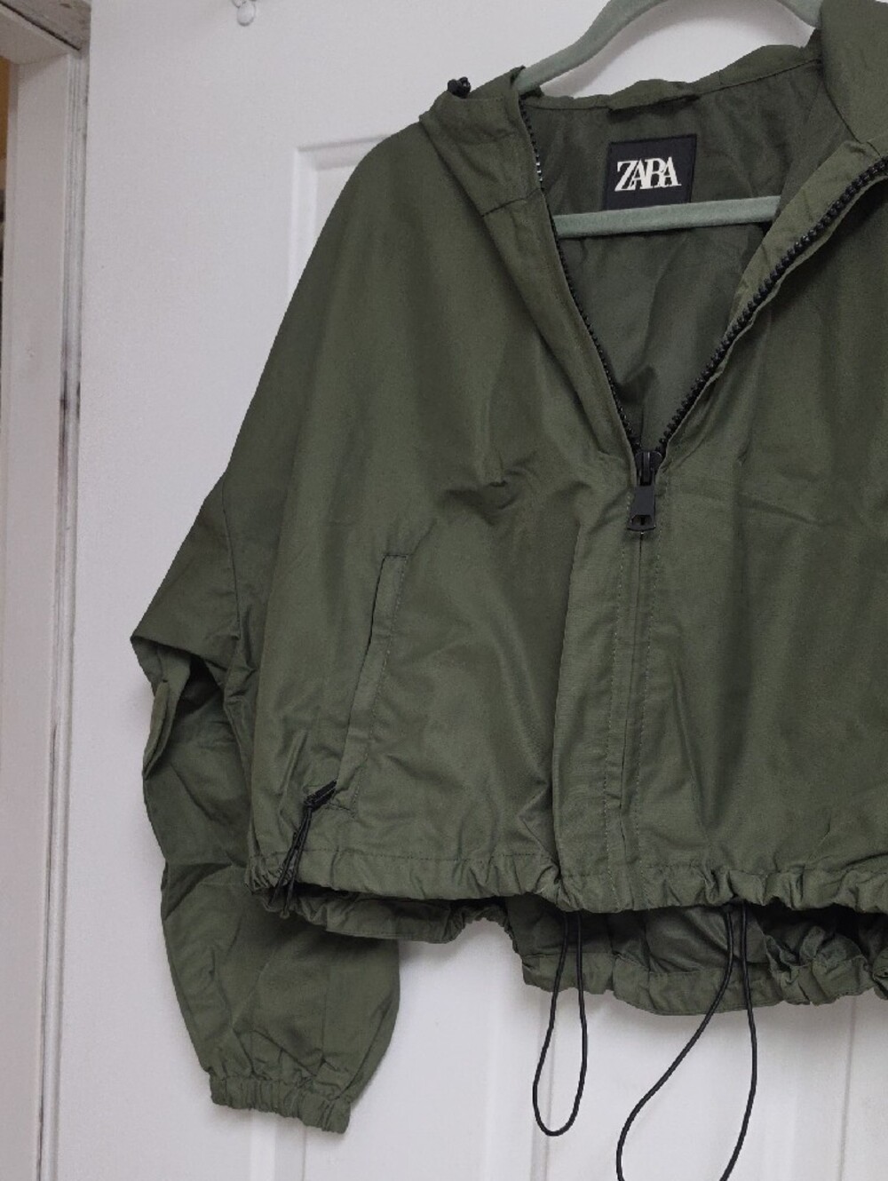 Zara Cropped Light Rain Jacket / Windbreaker in olive green. - Picture 2 of 9